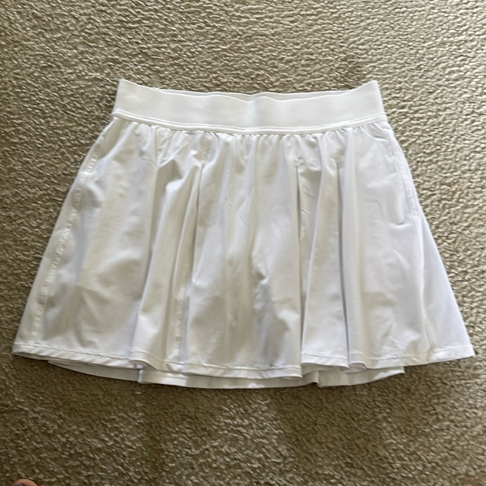 Lululemon skirt in white size 6